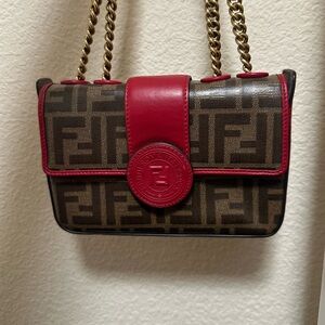 Authentic Fendi chain shoulder/crossbody bag. Like new, with box and dust bag.